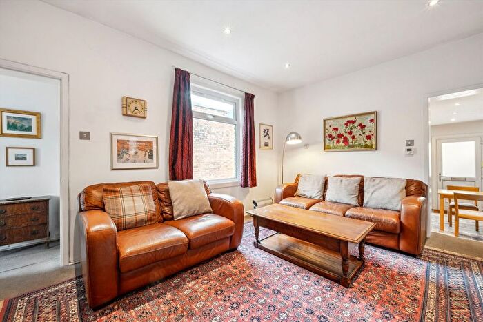 2 Bedroom Flat For Sale In Darwin Road, Ealing, W5