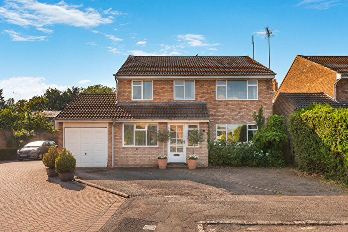 4 Bedroom Detached House For Sale In Gauntlets Close, Bloxham, OX15