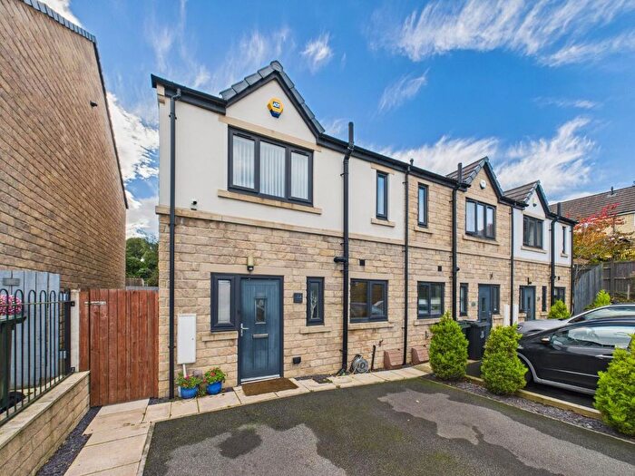 3 Bedroom End Terrace House For Sale In Acacia Court, Sandy Lane, Bradford, BD15