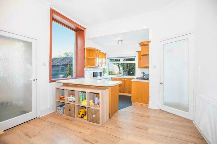 3 Bedroom Semi-Detached House For Sale In Shakespeare Avenue, Clydebank, G81