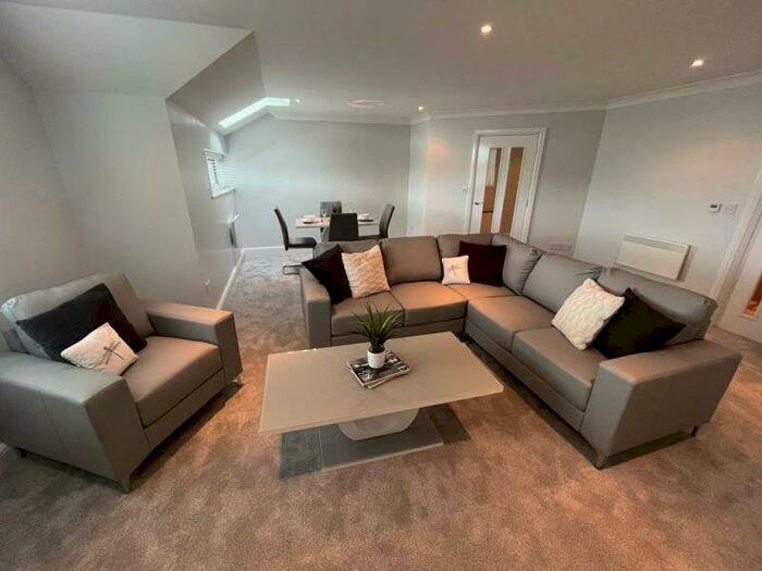 2 Bedroom Apartment To Rent In High Moor Grange, LS16