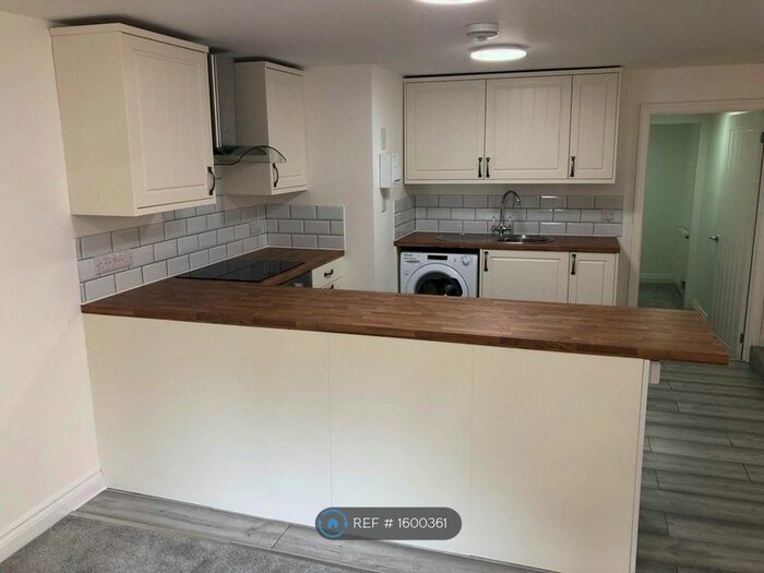 2 Bedroom Flat To Rent In Walnut Tree Lane, Sudbury, CO10