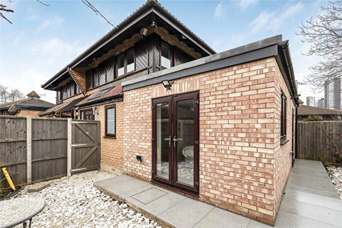 4 Bedroom Semi-Detached House To Rent In Friars Mead, London, E14