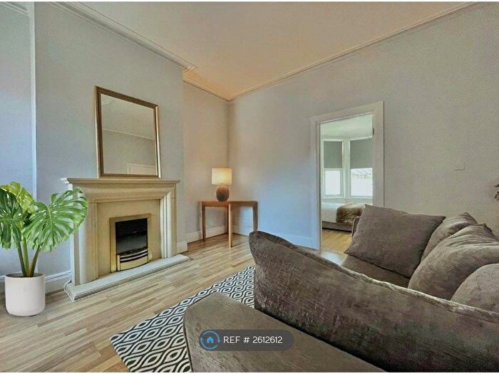 1 Bedroom Flat To Rent In Landseer Avenue, Leeds, LS13