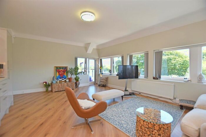 3 Bedroom Flat To Rent In Bridge Wharf Road, Isleworth, TW7