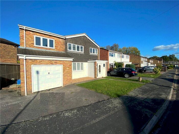 5 Bedroom Detached House For Sale In Faraday Road, Farnborough