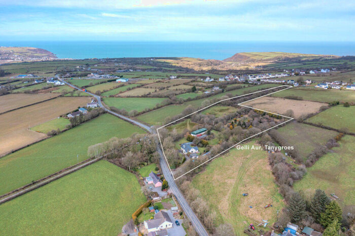 5 Bedroom Detached Bungalow For Sale In Gelli Aur, SA43