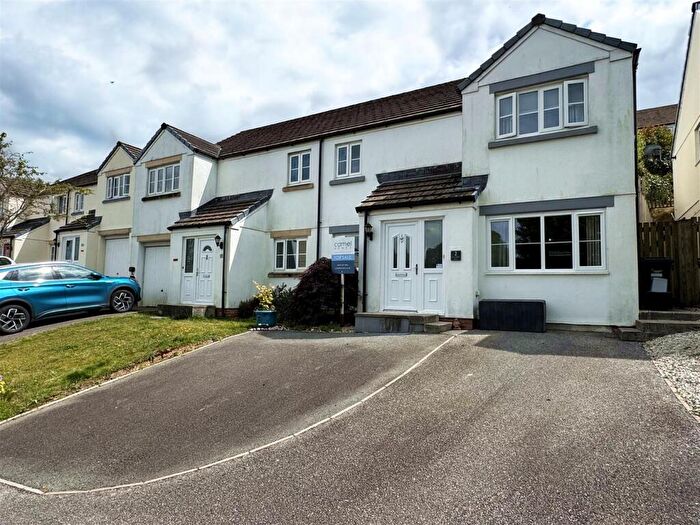 4 Bedroom Semi-Detached House For Sale In Alexander Grove, Par, PL24