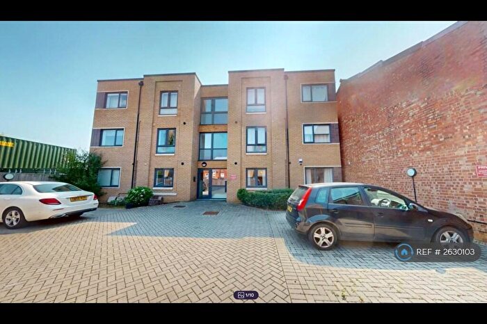 2 Bedroom Flat To Rent In Wilde Court, Oxford, OX2