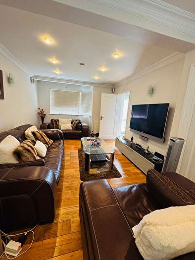 3 Bedroom End Terrace House To Rent In Rannock Ave, London, NW9