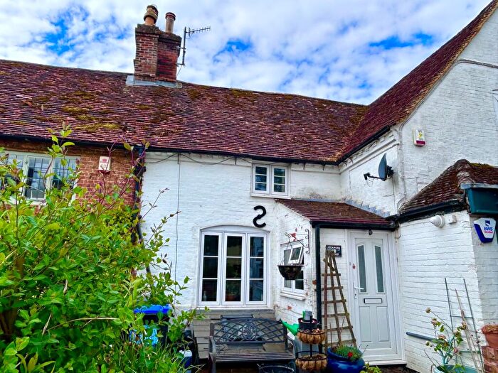 3 Bedroom Terraced House For Sale In High Street, Great Bedwyn, SN8