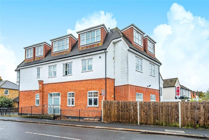2 Bedroom Flat For Sale In Queens Road, Hersham, KT12
