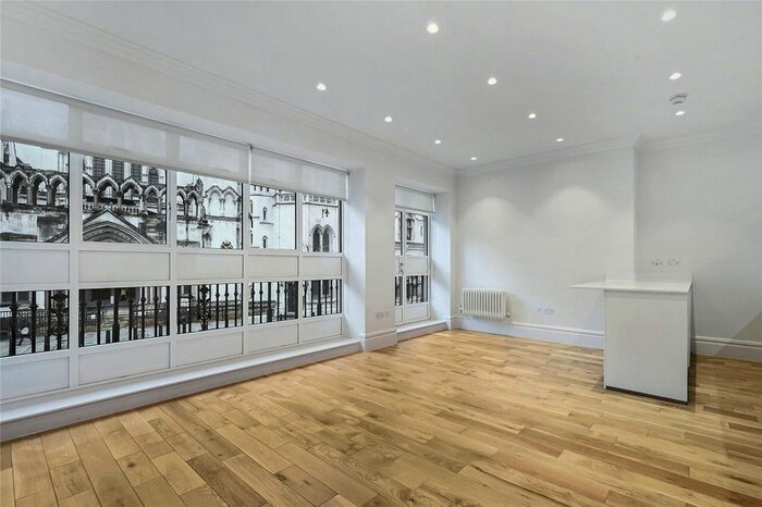 3 Bedroom Flat To Rent In Devereux Court, Strand, London, WC2R