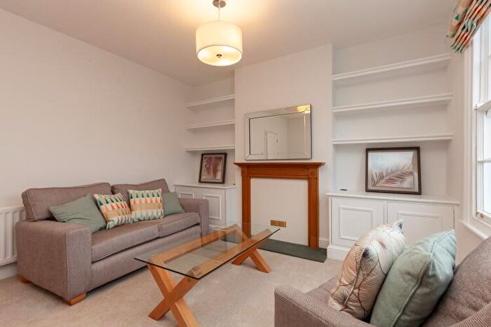 1 Bedroom Apartment To Rent In Walton Crescent, Oxford, OX1