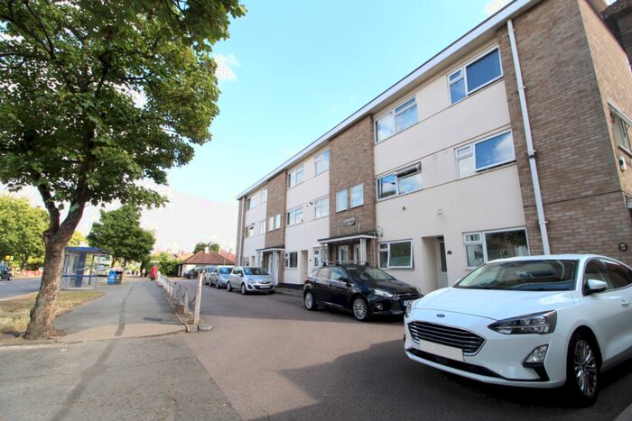 2 Bedroom Flat To Rent In Lapwater Court, London Road, Leigh-on-Sea, SS9