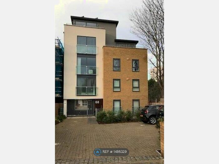 3 Bedroom Flat To Rent In Kings Avenue, London, SW4