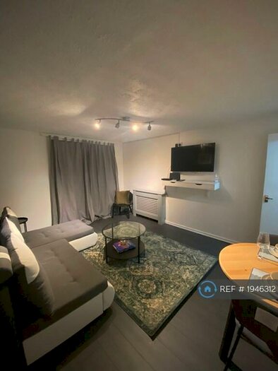 1 Bedroom Flat To Rent In Badby Close, Manchester, M4