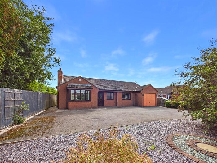 2 Bedroom Detached Bungalow For Sale In Newbridge Lane, Covenham St. Mary, Louth, LN11