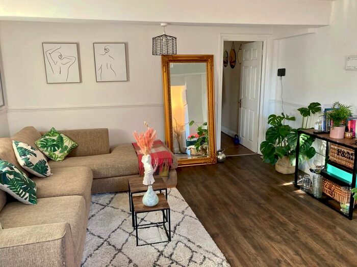 1 Bedroom Flat To Rent In Woodlands Road, Redhill RH1