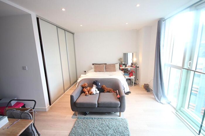 Studio To Rent In Saffron Central Square, Pinnacle Apartments, CR0