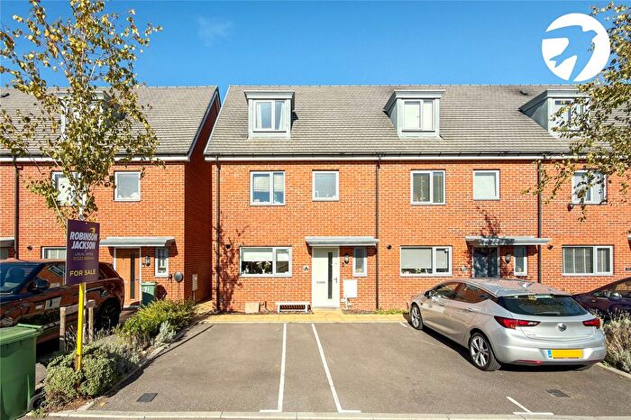4 Bedroom End Terrace House For Sale In Worcester Drive, Swanley, Kent, BR8