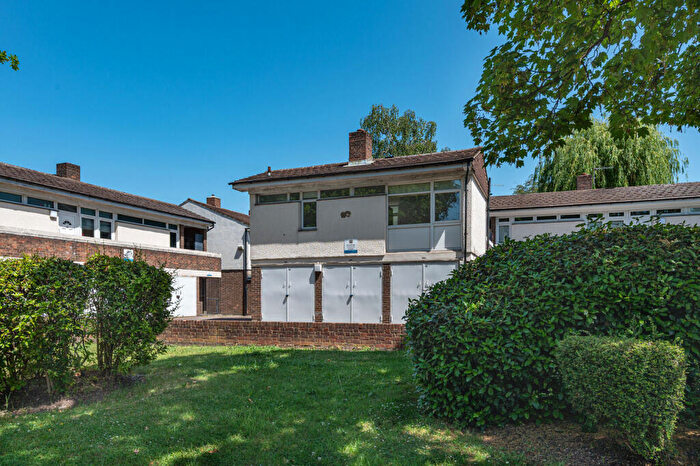 2 Bedroom Flat For Sale In Kennoldes, , West Dulwich, London, SE21