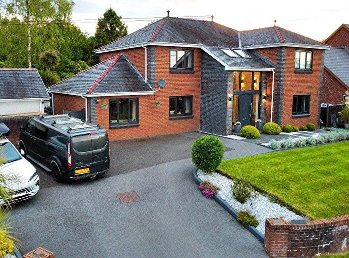 4 Bedroom Detached House For Sale In Hafod Road, Tycroes, Ammanford, Carmarthenshire., SA18