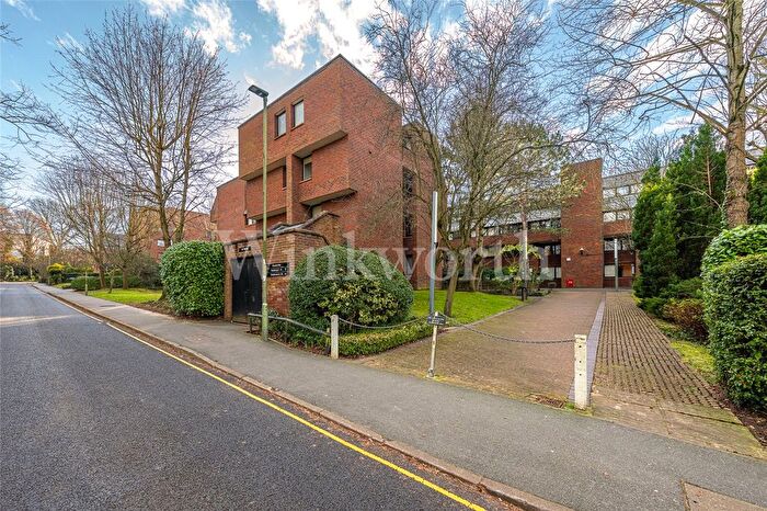 3 Bedroom Flat To Rent In Chandos Way, London, NW11