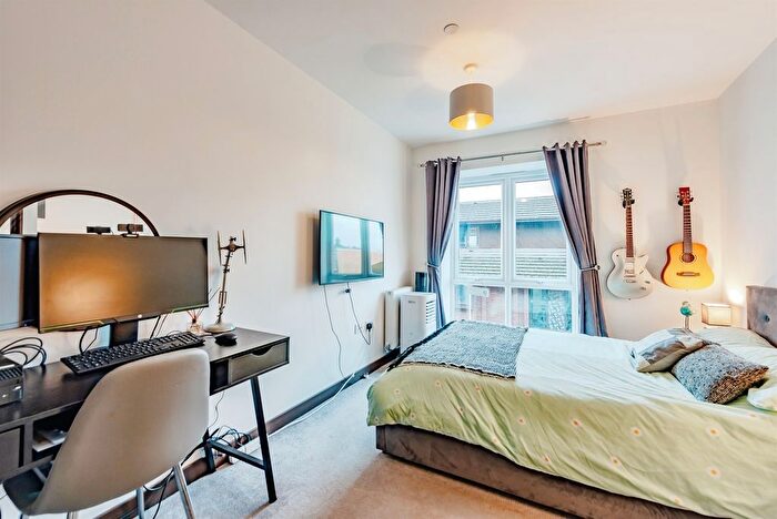 1 Bedroom Flat For Sale In Queens Road, East Grinstead, RH19