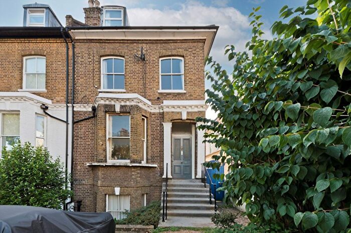 3 Bedroom Flat For Sale In Askew Road, Shepherds Bush, W12