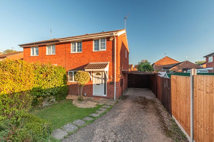 3 Bedroom Semi-detached House For Sale In Pheasant Grove, Peterborough, PE4