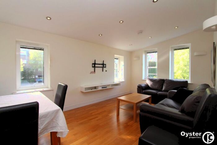 2 Bedroom Flat To Rent In Woodford Road, Watford, WD17