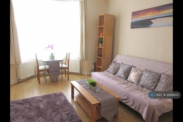 2 Bedroom Flat To Rent In Leybourne Road, London, E11