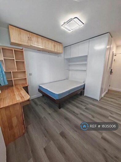 Studio To Rent In Swedenborg Gardens, London, E1
