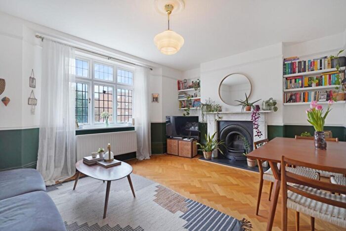 2 Bedroom Flat For Sale In Perry Vale, Forest Hill, London, SE23