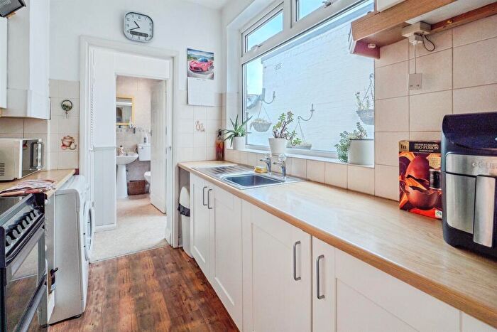 3 Bedroom Terraced House For Sale In Corporation Road, Leicester, LE4
