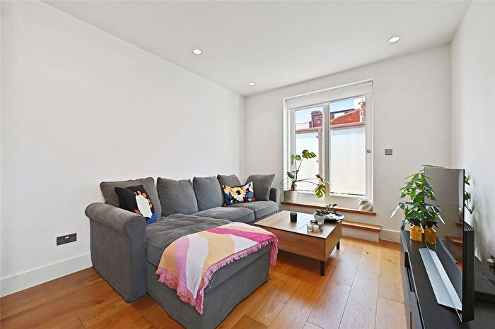 2 Bedroom Flat To Rent In Adelaide Grove, London, W12