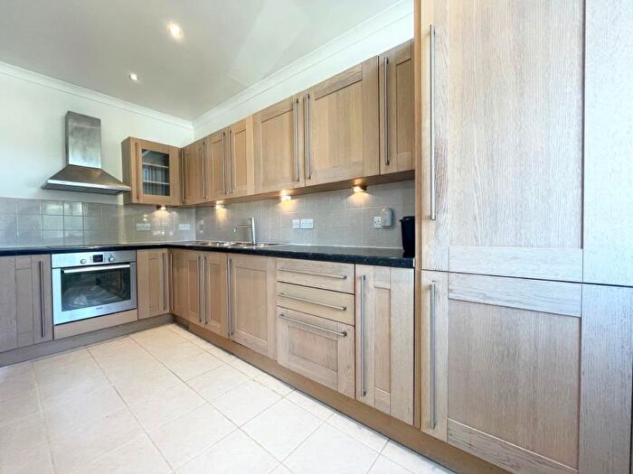 2 Bedroom Apartment To Rent In Farrer Road, Crouch End, N8