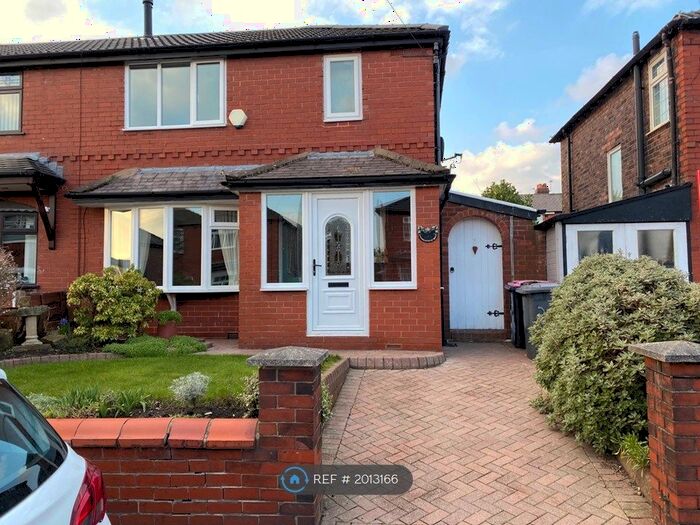 3 Bedroom Semi-Detached House To Rent In Fairway, Swinton, Manchester, M27