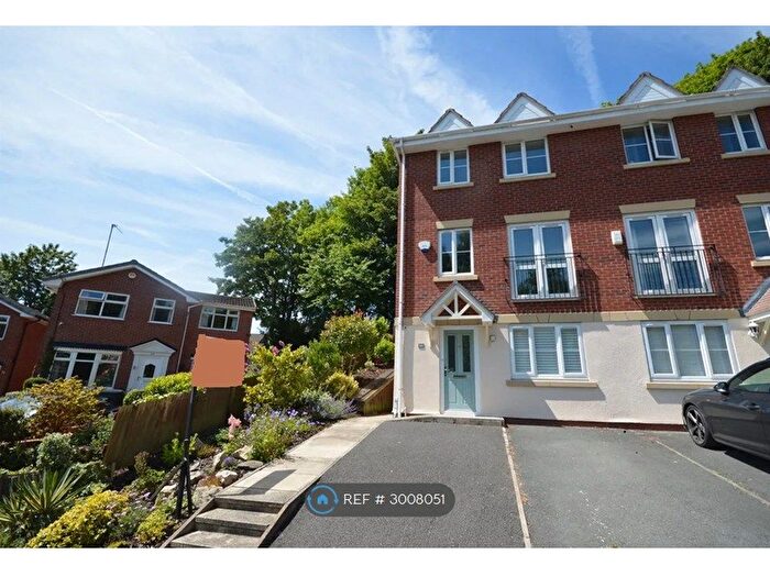 4 Bedroom Semi-Detached House To Rent In Boddens Hill Road, Stockport, SK4