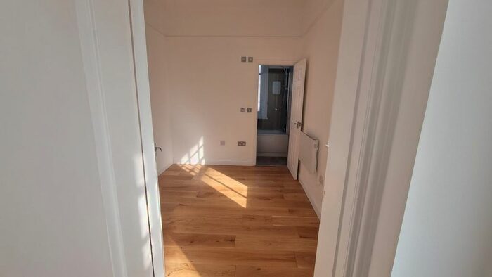 1 Bedroom Flat To Rent In Clifton Court, Royal Terrace, Southend-On-Sea, SS1