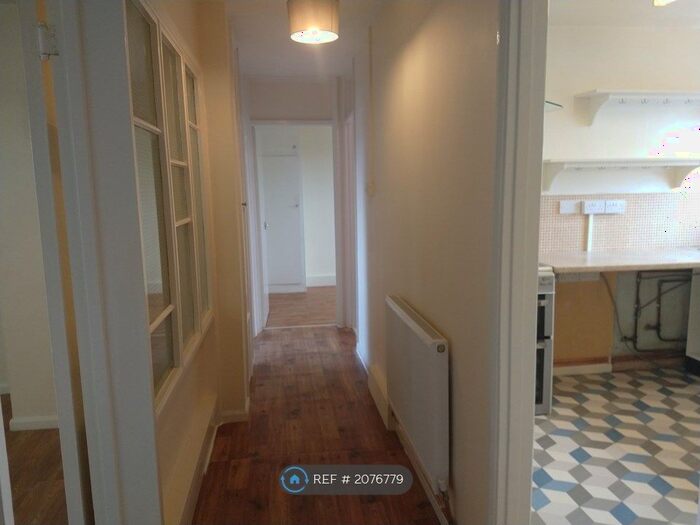 2 Bedroom Flat To Rent In New Barn Avenue, Cheltenham, GL52