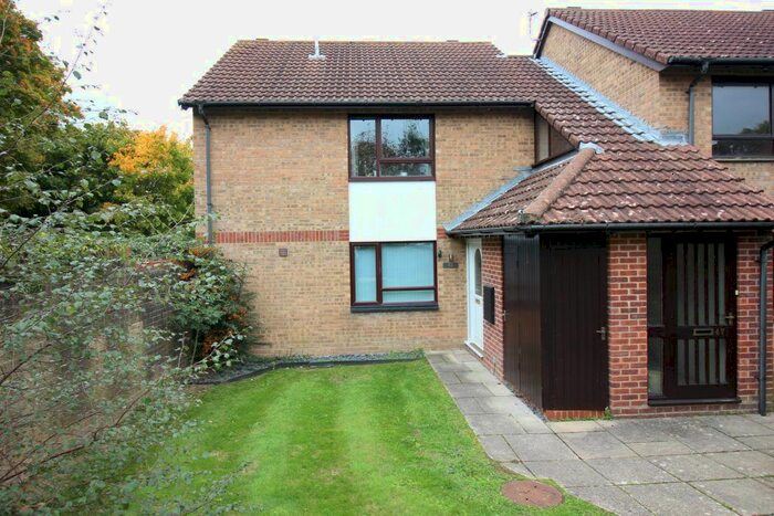 2 Bedroom Flat To Rent In Ashlet Gardens, New Milton, BH25