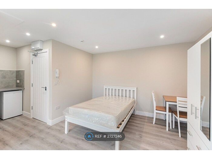 2 Bedroom Terraced House To Rent In Rickmansworth Road, Watford, WD18