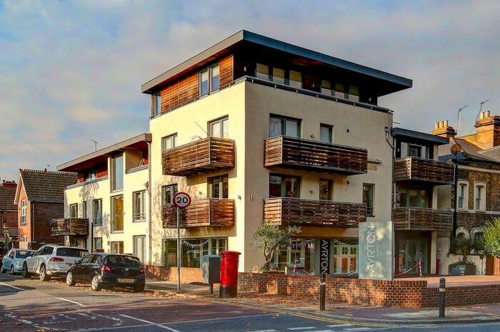 2 Bedroom Flat To Rent In Merton Road, London, SW18