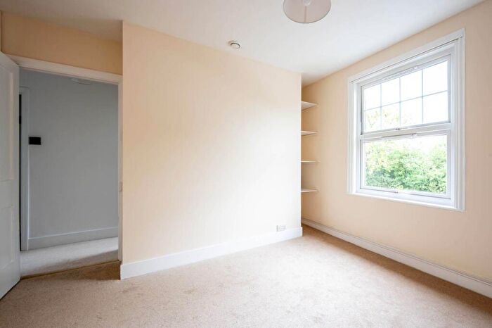 1 Bedroom Maisonette To Rent In Weston Road, Guildford, GU2