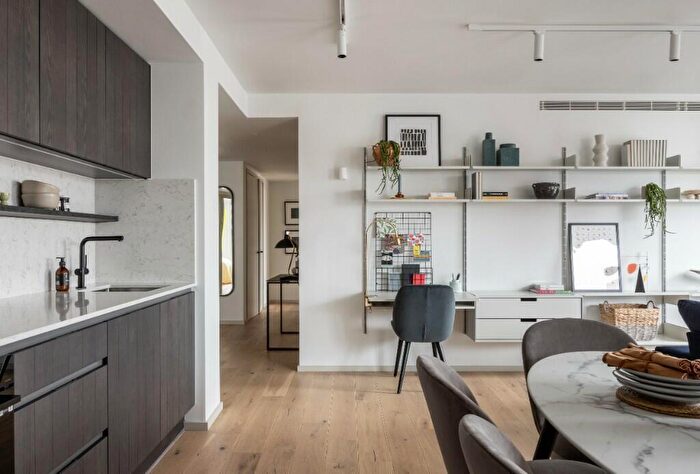 3 Bedroom Apartment To Rent In Author Kings Cross, York Way, London, N1