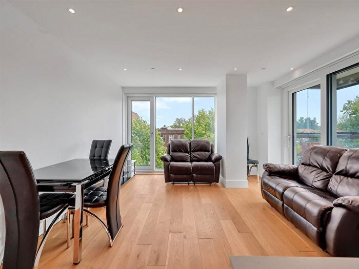 2 Bedroom Flat To Rent In Northway House, High Road, N20