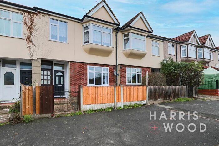 2 Bedroom Ground Maisonette For Sale In Hornchurch Road, Hornchurch, Greater London, RM11