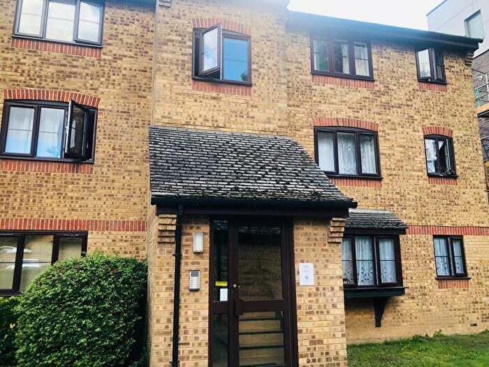 Block Of Flats To Rent In Bridge Road, Grays, RM17